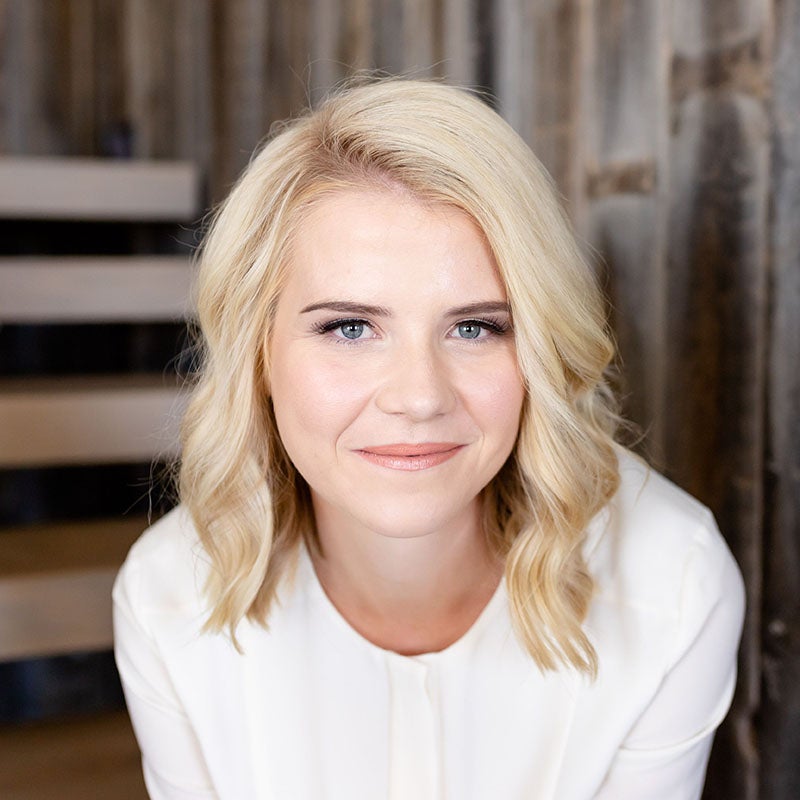 Elizabeth Smart headshot