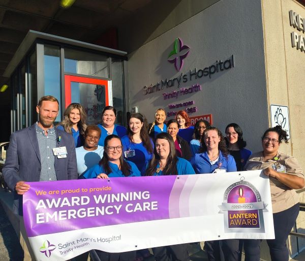 SMH Emergency Department team celebrates Lantern Award