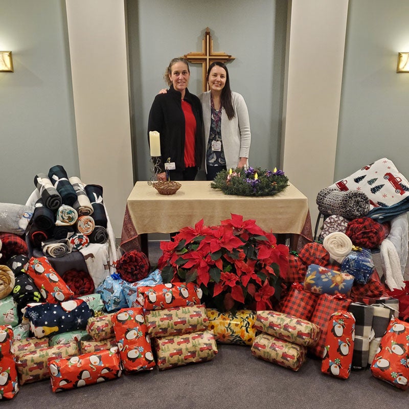 Patients at Mount Sinai Receive Blessed Blankets for the Holiday Season