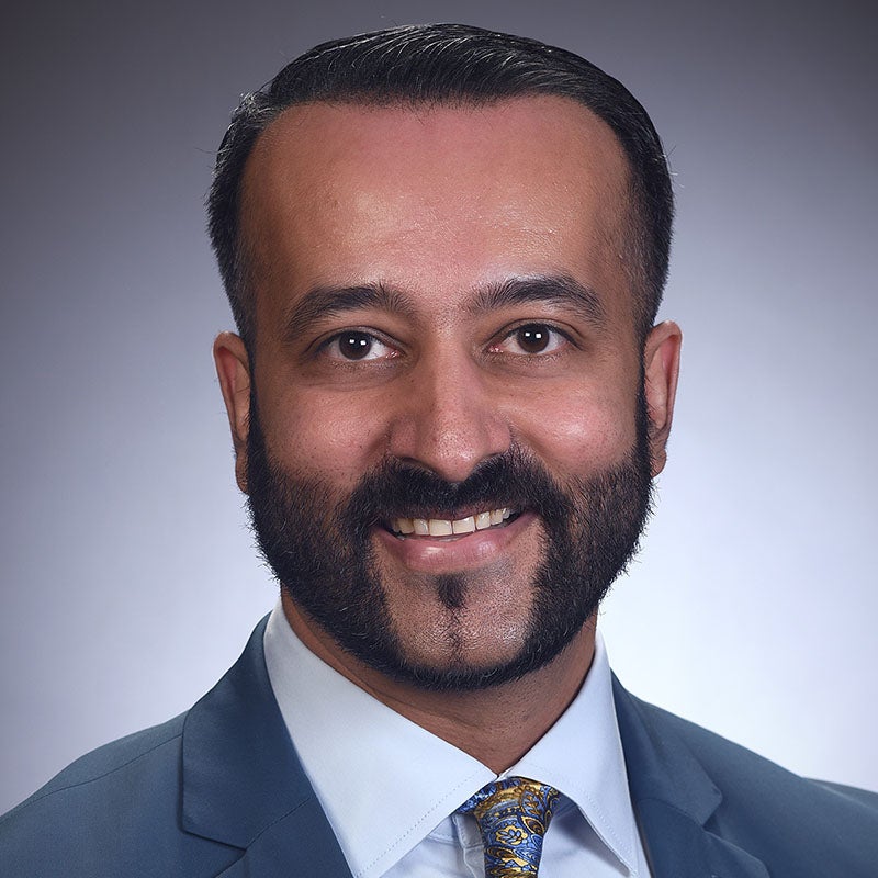Dr. Syed Hussain Earns Top Honors from Becker's Hospital Review